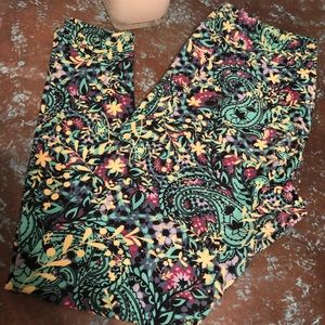LuLaRoe Tall & Curvy Leggings